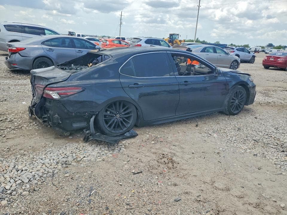 2022 TOYOTA CAMRY XSE 3