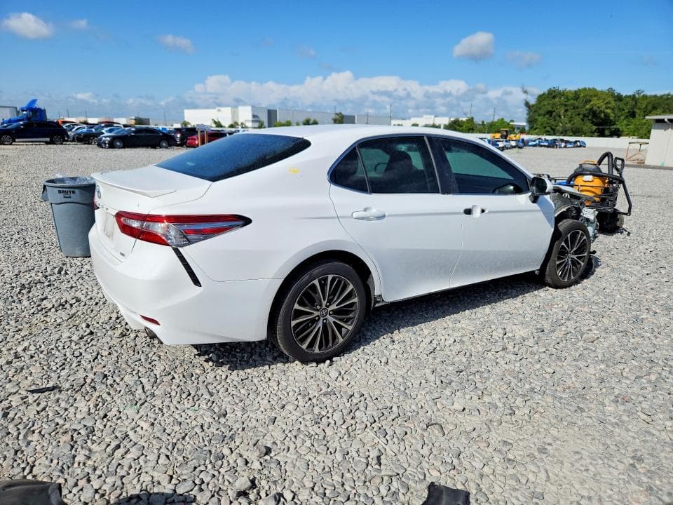 2018 TOYOTA CAMRY SE 3