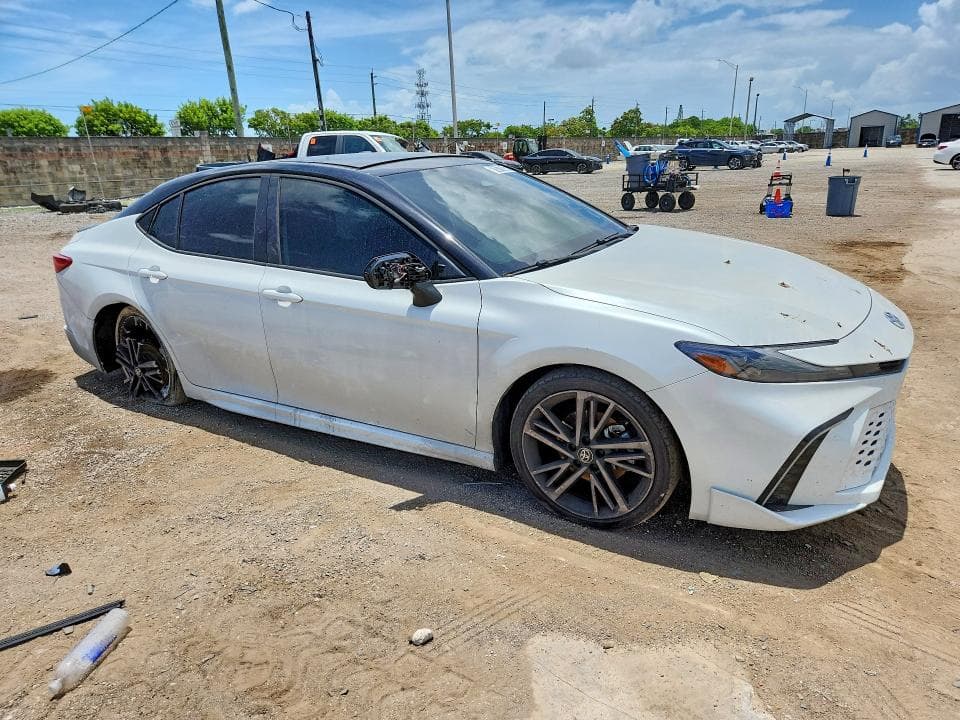 2025 TOYOTA CAMRY XSE 4