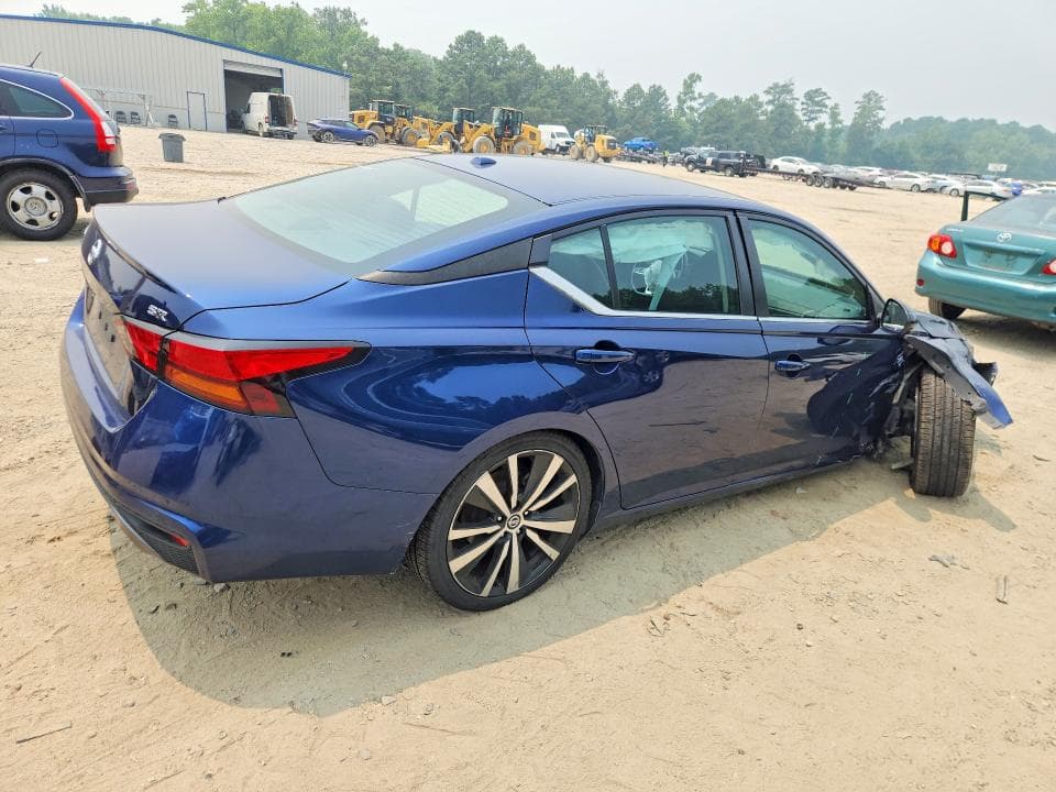 2021 NISSAN ALTIMA SR 3