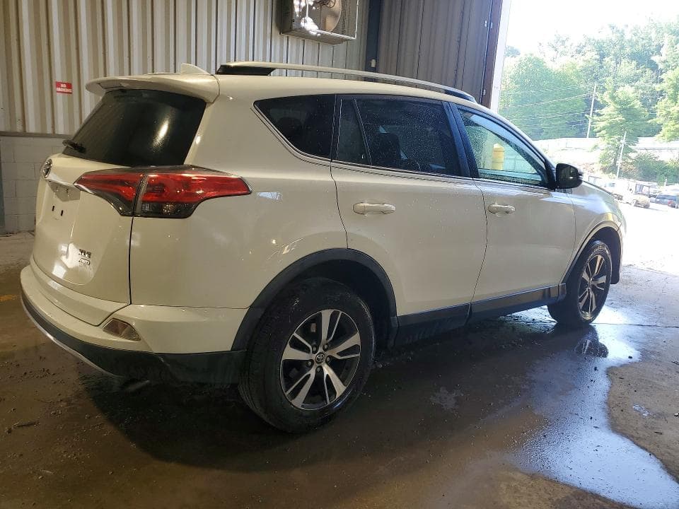 2017 TOYOTA RAV4 XLE 3