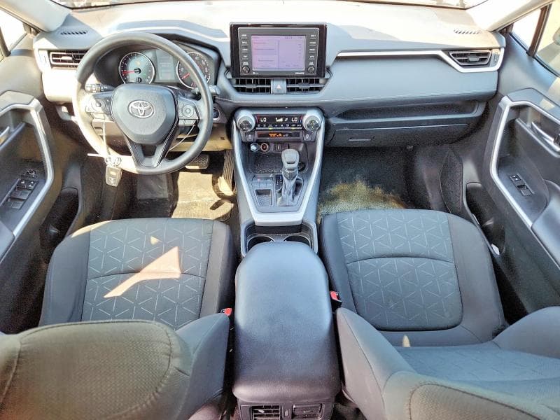 2021 TOYOTA RAV4 XLE 8