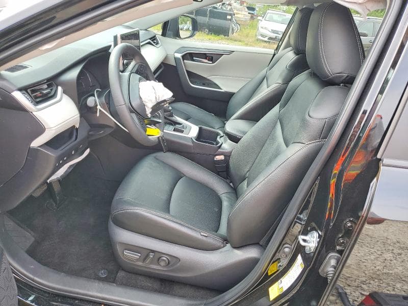 2025 TOYOTA RAV4 XLE 7