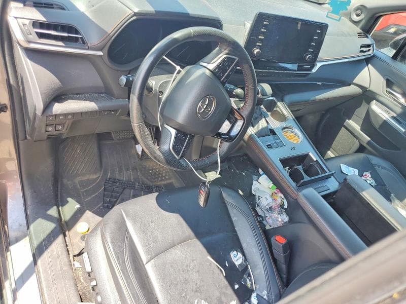 2022 TOYOTA SIENNA XSE 8