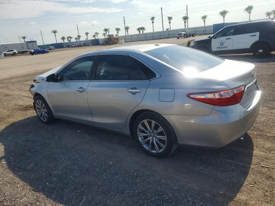 2017 TOYOTA CAMRY XLE 2