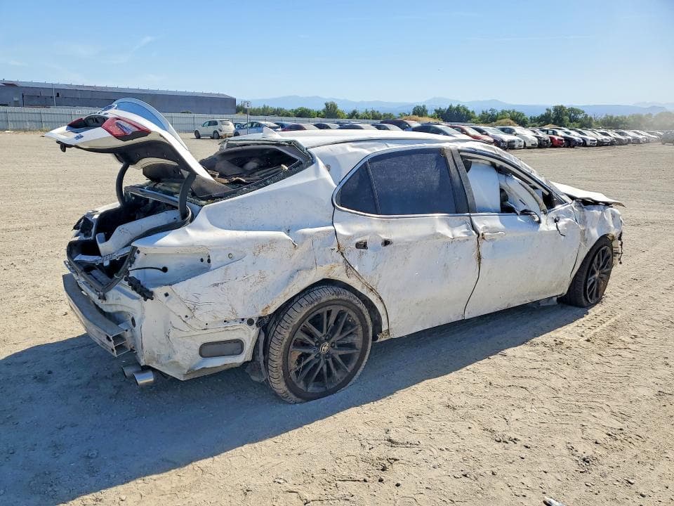 2021 TOYOTA CAMRY SE 3