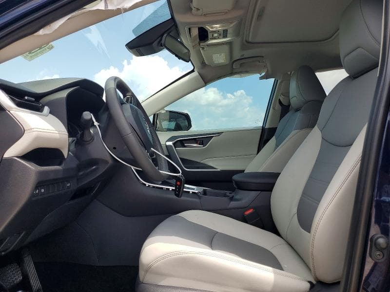 2025 TOYOTA RAV4 XLE PREMIUM 7