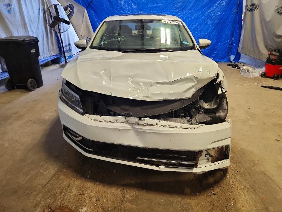 2017 VOLKSWAGEN PASSAT SE 5