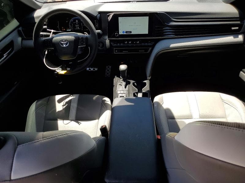 2025 TOYOTA CAMRY SE 8