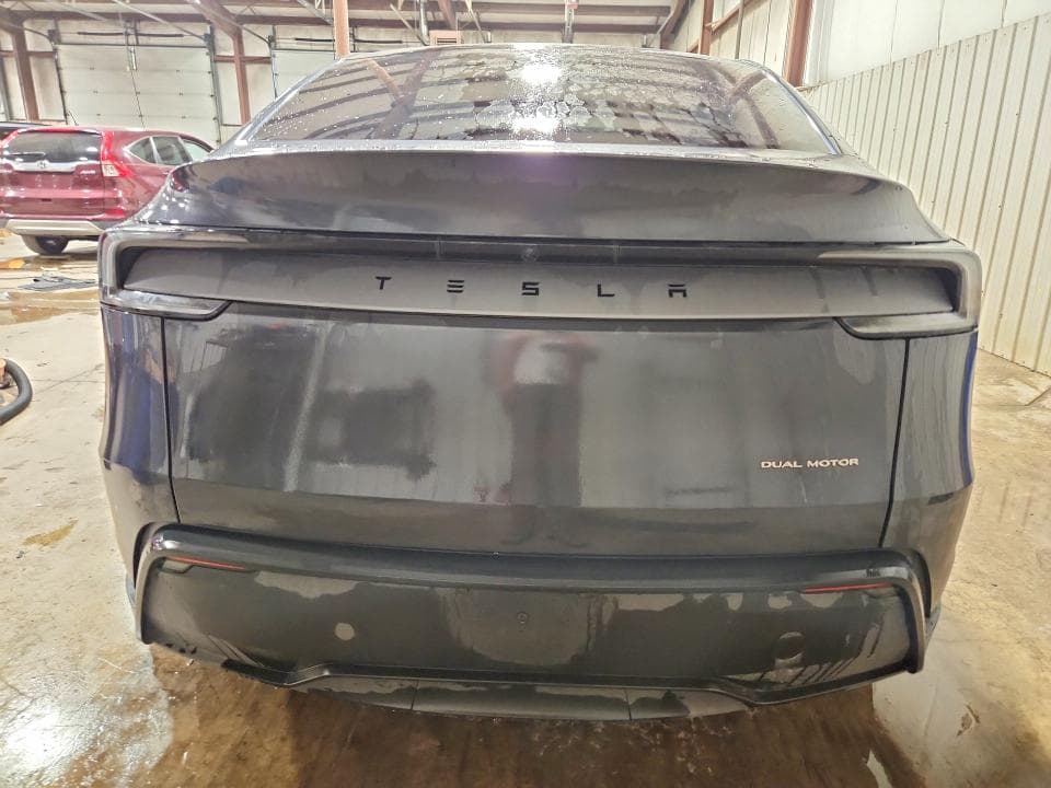 2026 TESLA MODEL Y 6