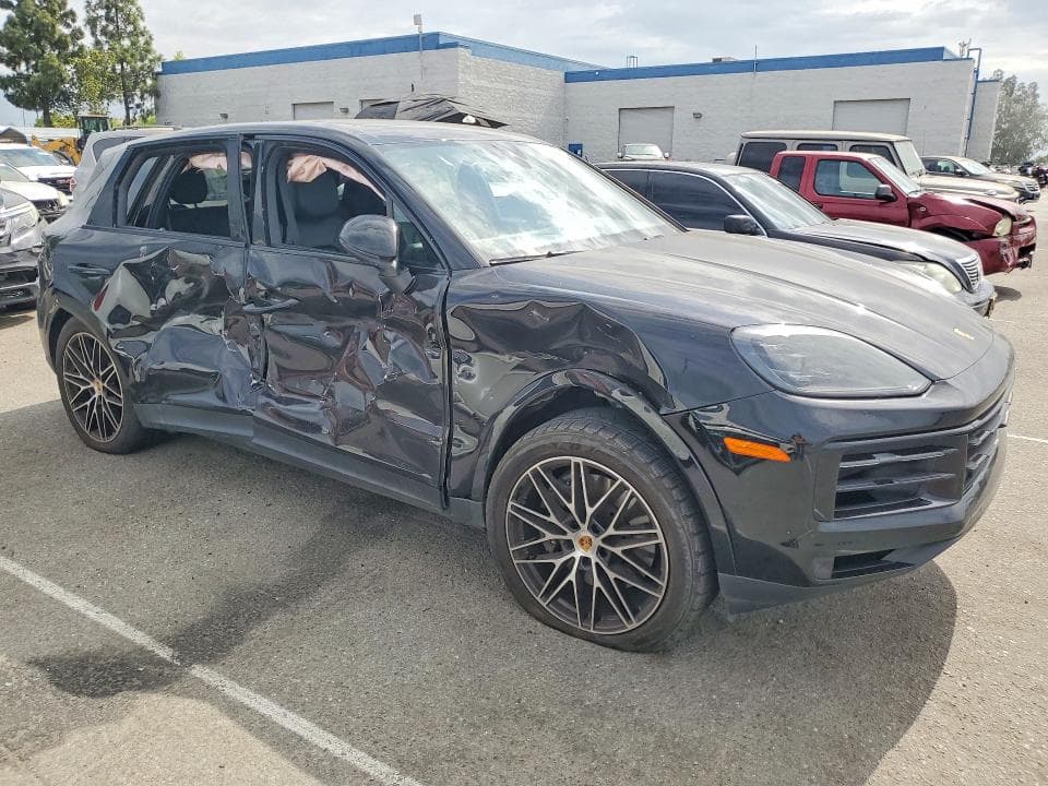 2024 PORSCHE CAYENNE 4