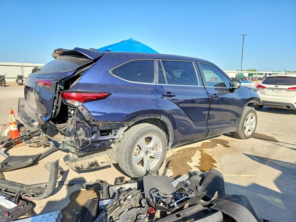 2023 TOYOTA HIGHLANDER LE 3