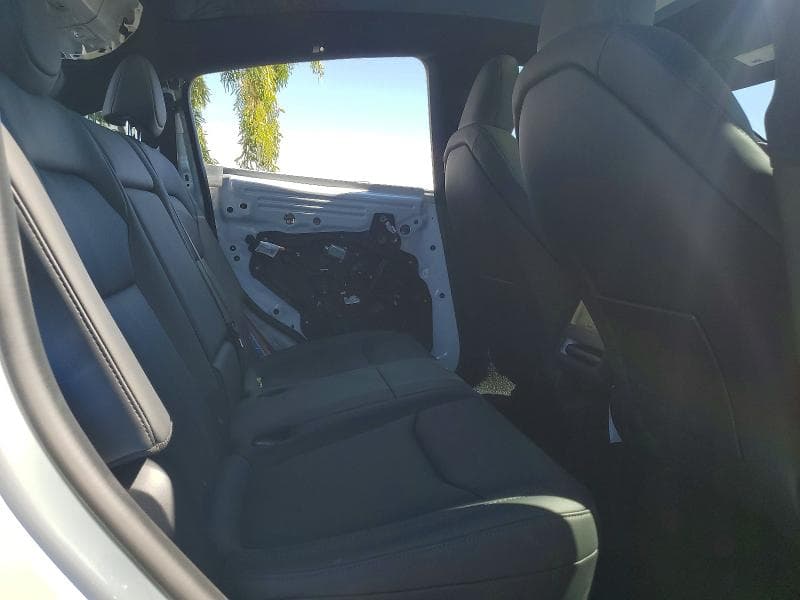 2026 TESLA MODEL Y 10