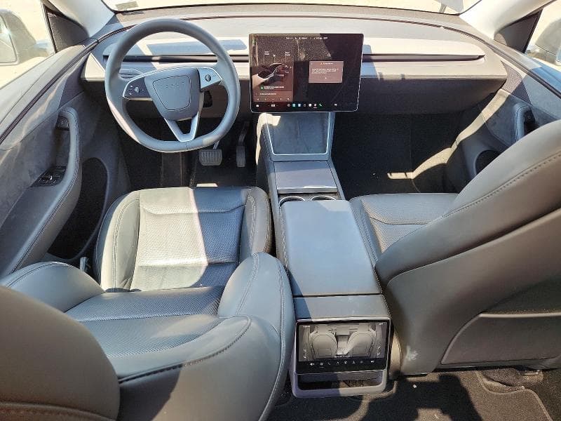 2026 TESLA MODEL Y 8