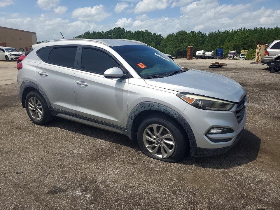 2017 HYUNDAI TUCSON SE 4