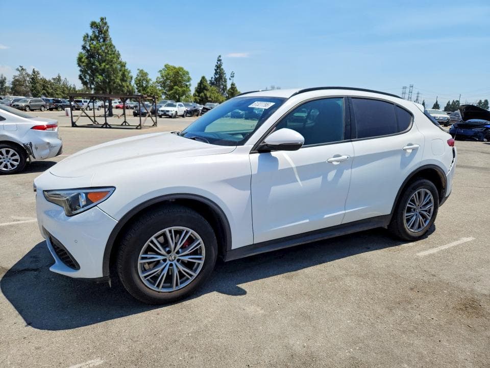 2022 ALFA ROMEO STELVIO - 1