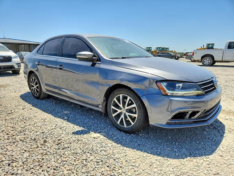 2017 VOLKSWAGEN JETTA SE 4