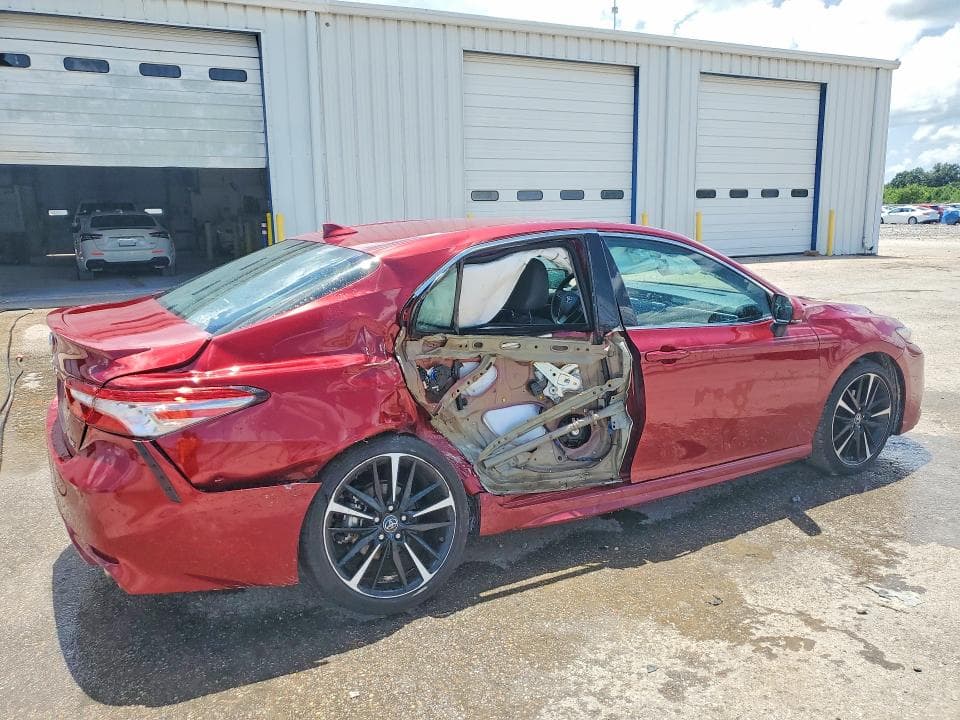 2018 TOYOTA CAMRY XSE 3