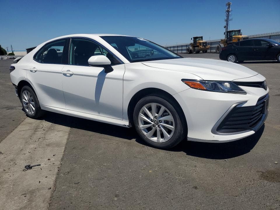 2022 TOYOTA CAMRY LE 4
