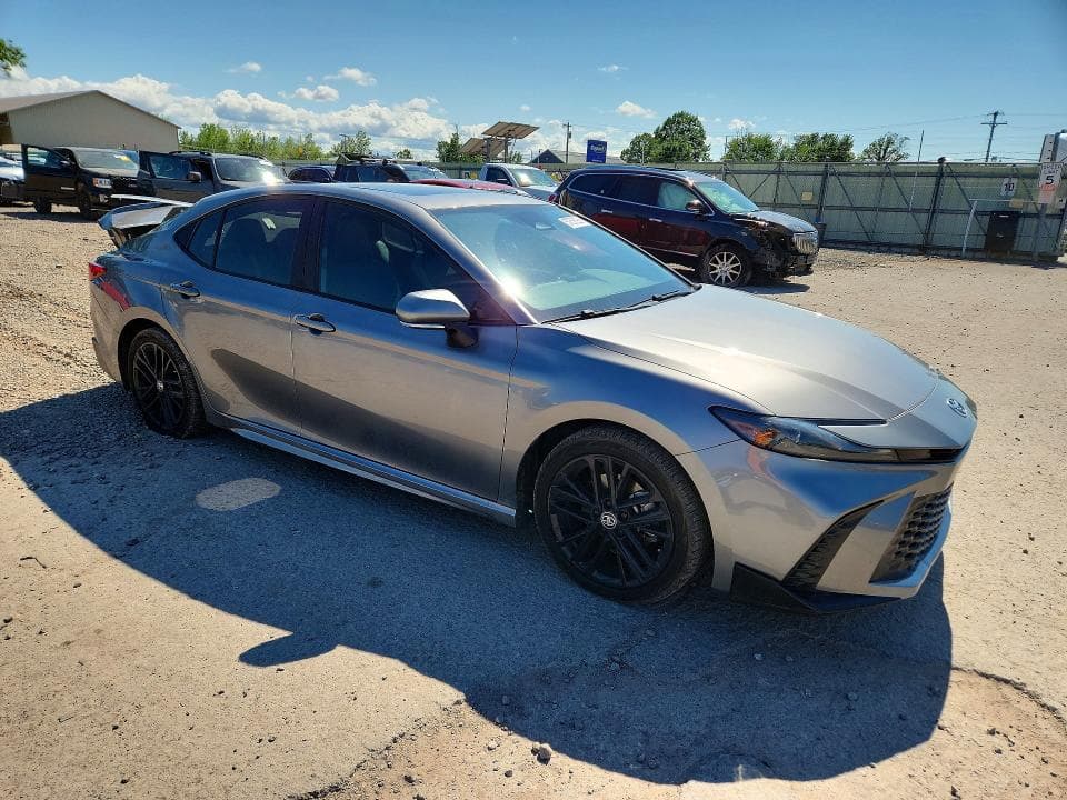 2025 TOYOTA CAMRY SE 4