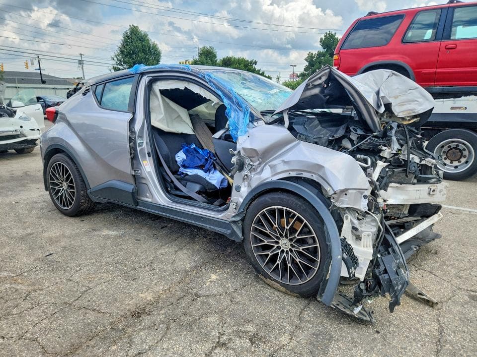2019 TOYOTA C-HR XLE 4