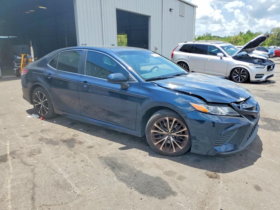 2018 TOYOTA CAMRY SE 4