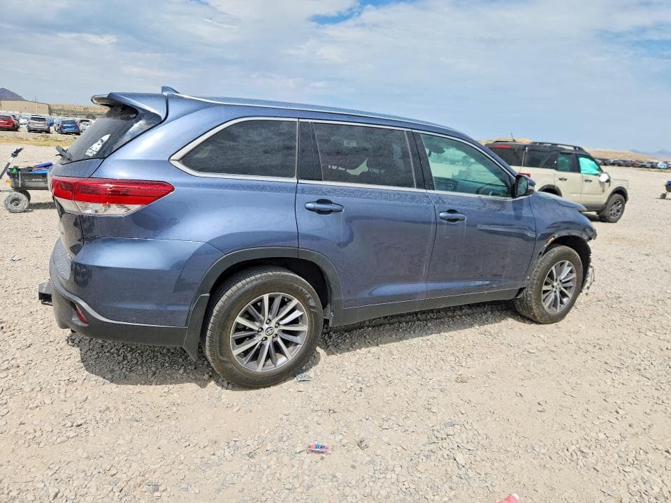 2019 TOYOTA HIGHLANDER XLE 3