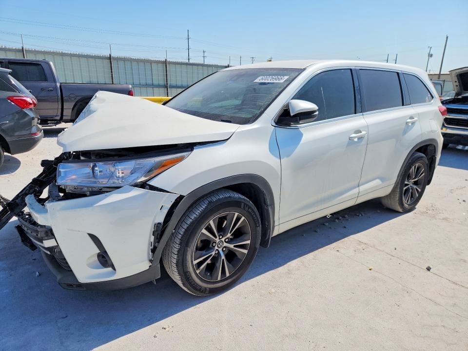 2018 TOYOTA HIGHLANDER LE - 1