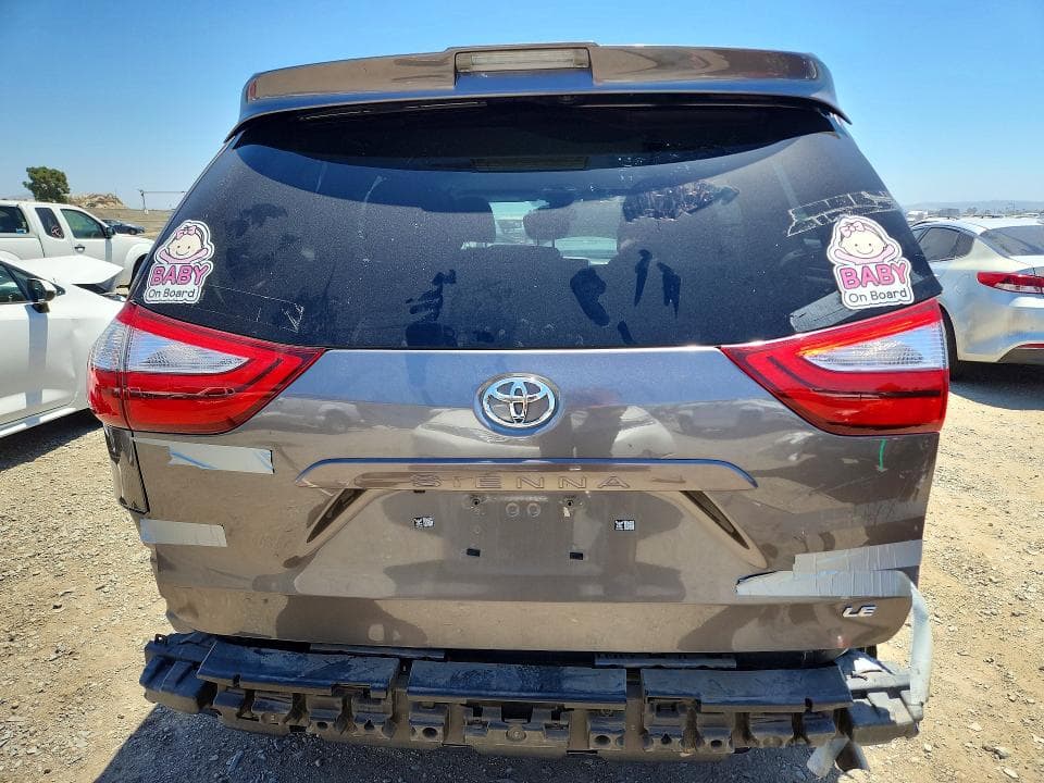 2018 TOYOTA SIENNA LE 6