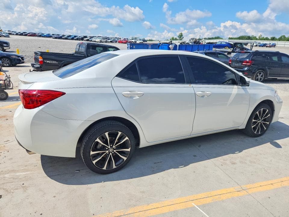 2017 TOYOTA COROLLA SE 3