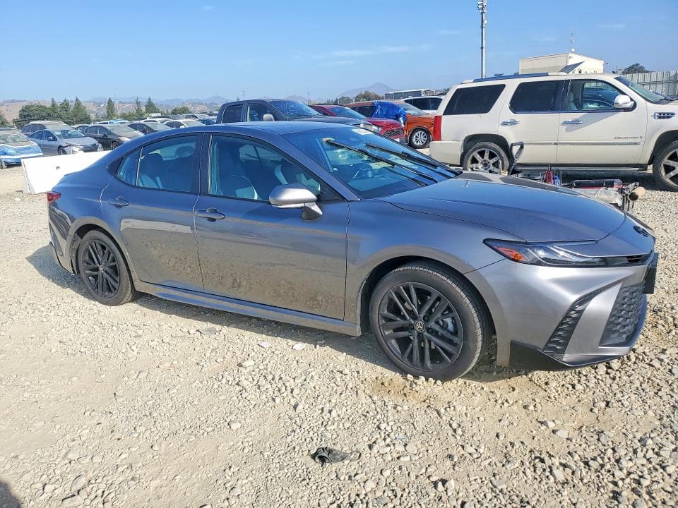 2025 TOYOTA CAMRY SE 4