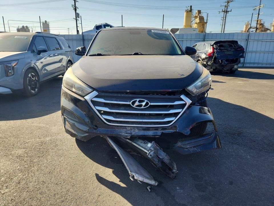 2017 HYUNDAI TUCSON SE 5
