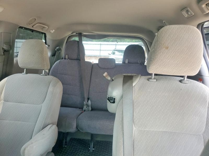2017 TOYOTA SIENNA LE 10