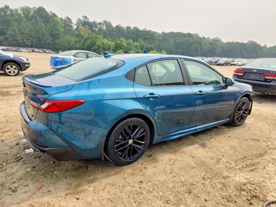 2025 TOYOTA CAMRY SE 3