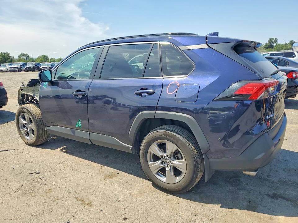 2024 TOYOTA RAV4 XLE 2