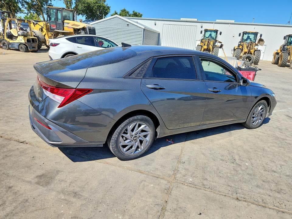 2024 HYUNDAI ELANTRA BLUE 3