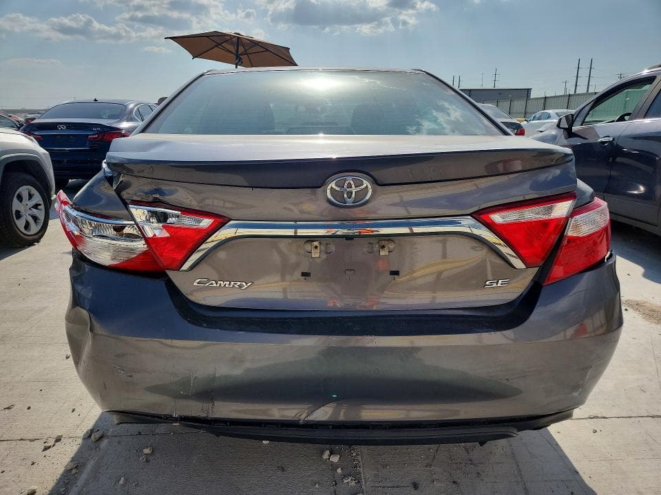 2017 TOYOTA CAMRY SE 6