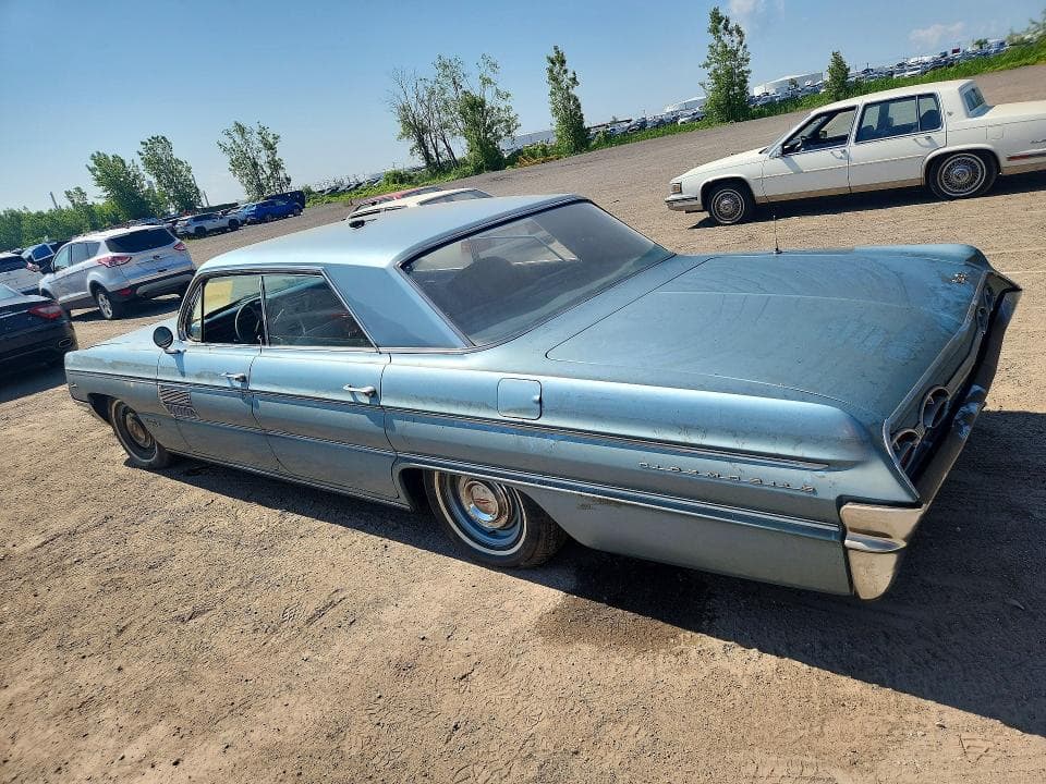 1962 OLDSMOBILE NINETY-EIGHT 2