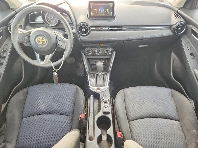 2017 TOYOTA YARIS BASE 8