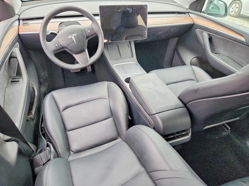 2025 TESLA MODEL Y 8