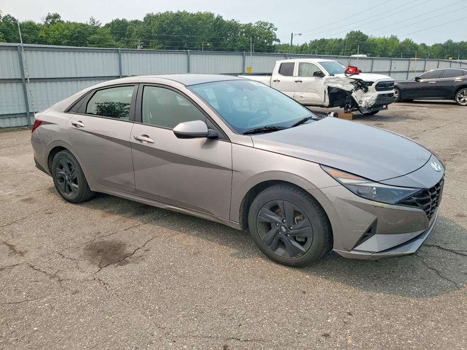 2023 HYUNDAI ELANTRA SEL 4