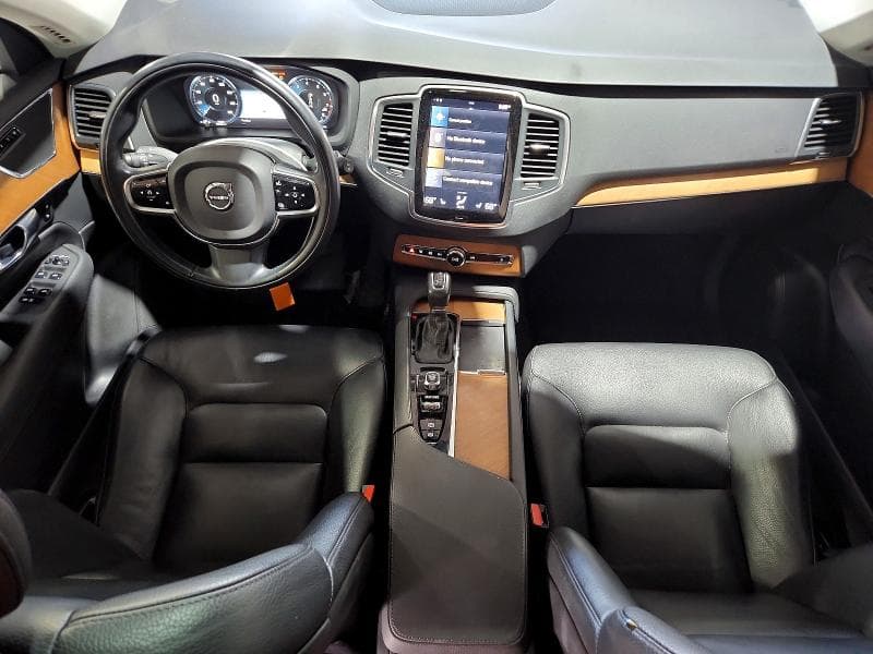 2021 VOLVO XC90 T6 MOMENTUM 8