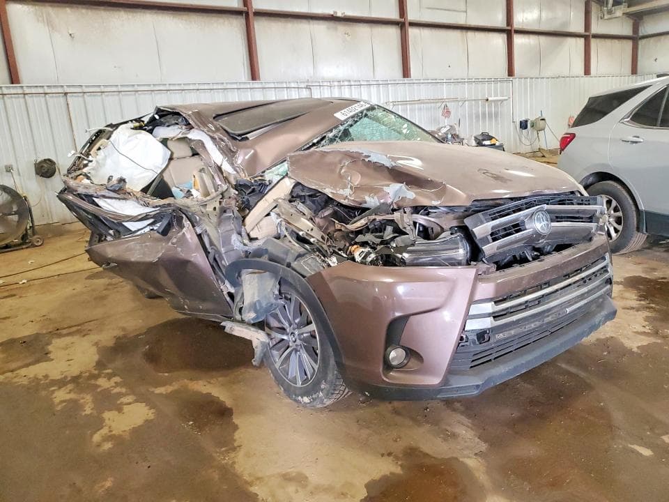 2017 TOYOTA HIGHLANDER XLE 4