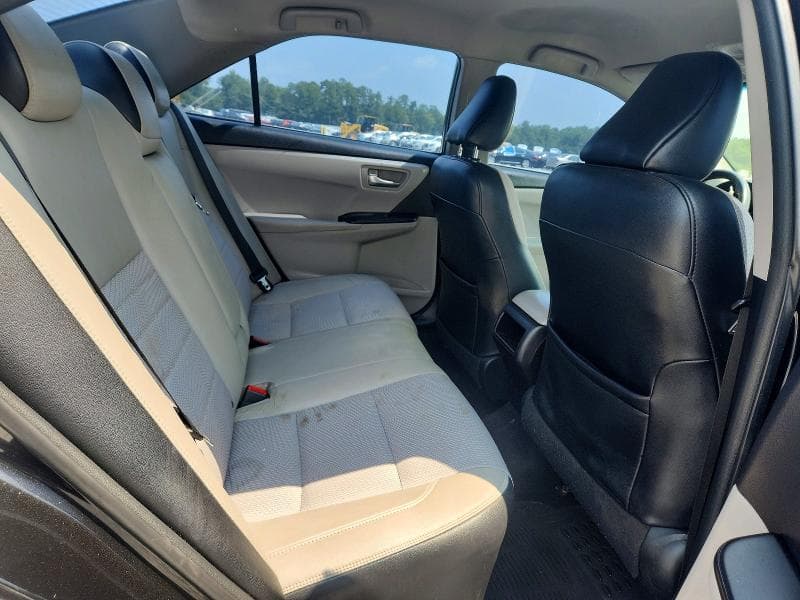2017 TOYOTA CAMRY SE 10