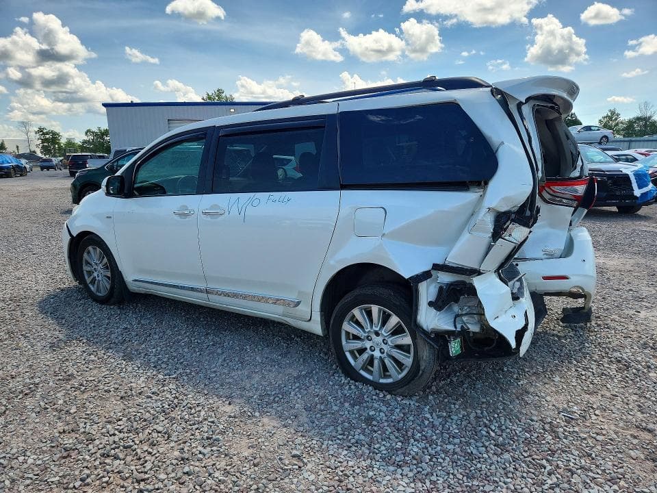 2017 TOYOTA SIENNA 2