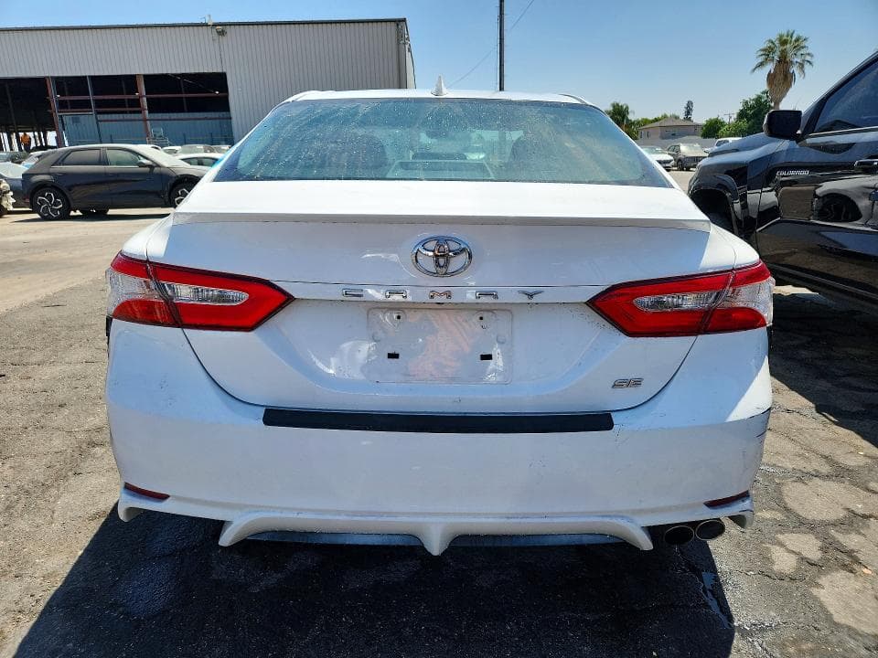 2020 TOYOTA CAMRY SE 6