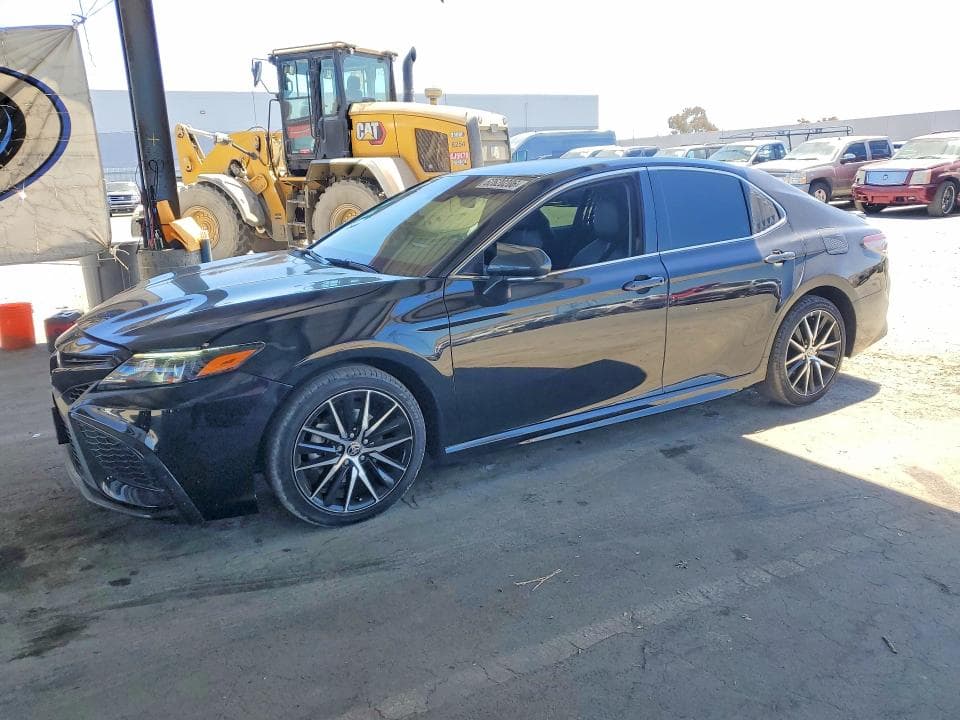2022 TOYOTA CAMRY HYBRID SE - 1