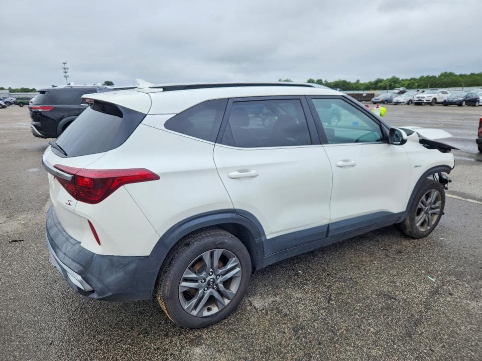 2021 KIA SELTOS S 3