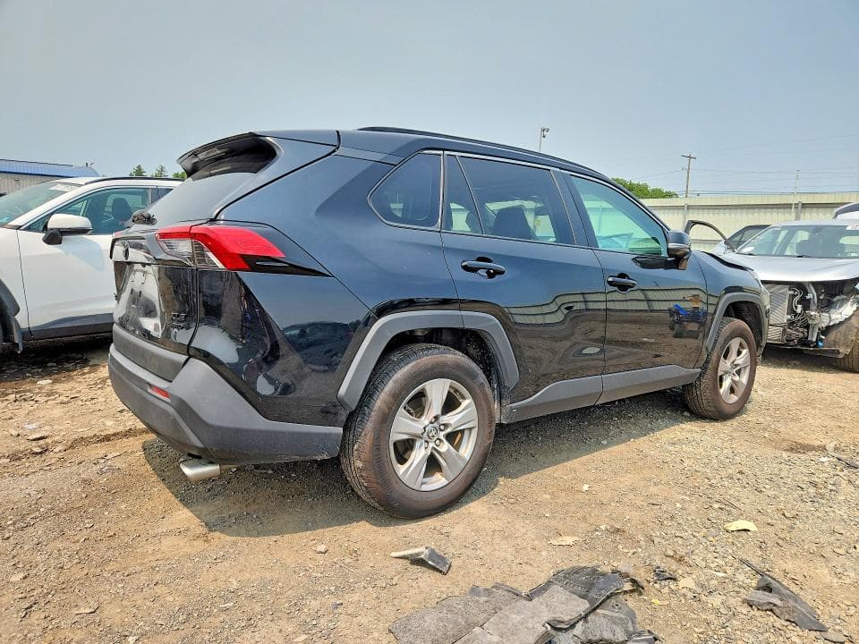 2024 TOYOTA RAV4 XLE 3