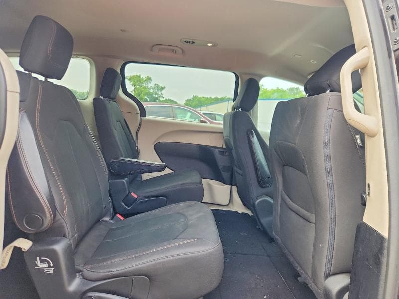2018 CHRYSLER PACIFICA TOURING 11